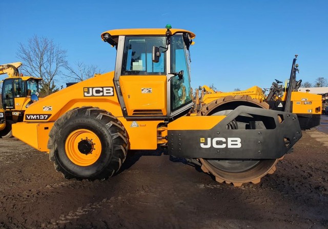 jcb